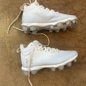 Under Armour Light Gray Baseball Cleats